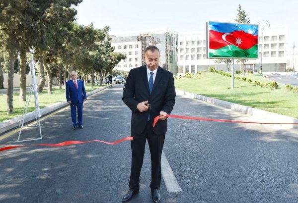 Prezident İlham Əliyev Bakının Pişəvəri, Cavadxan, Hüseyn Seyidzadə küçələrində aparılan abadlıq və yenidənqurma işlərindən sonrakı vəziyyətlə tanış olub (FOTO)