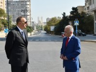 Prezident İlham Əliyev Bakının Pişəvəri, Cavadxan, Hüseyn Seyidzadə küçələrində aparılan abadlıq və yenidənqurma işlərindən sonrakı vəziyyətlə tanış olub (FOTO)