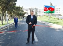 Prezident İlham Əliyev Bakının Pişəvəri, Cavadxan, Hüseyn Seyidzadə küçələrində aparılan abadlıq və yenidənqurma işlərindən sonrakı vəziyyətlə tanış olub (FOTO)