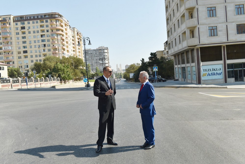 Prezident İlham Əliyev Bakının Pişəvəri, Cavadxan, Hüseyn Seyidzadə küçələrində aparılan abadlıq və yenidənqurma işlərindən sonrakı vəziyyətlə tanış olub (FOTO)