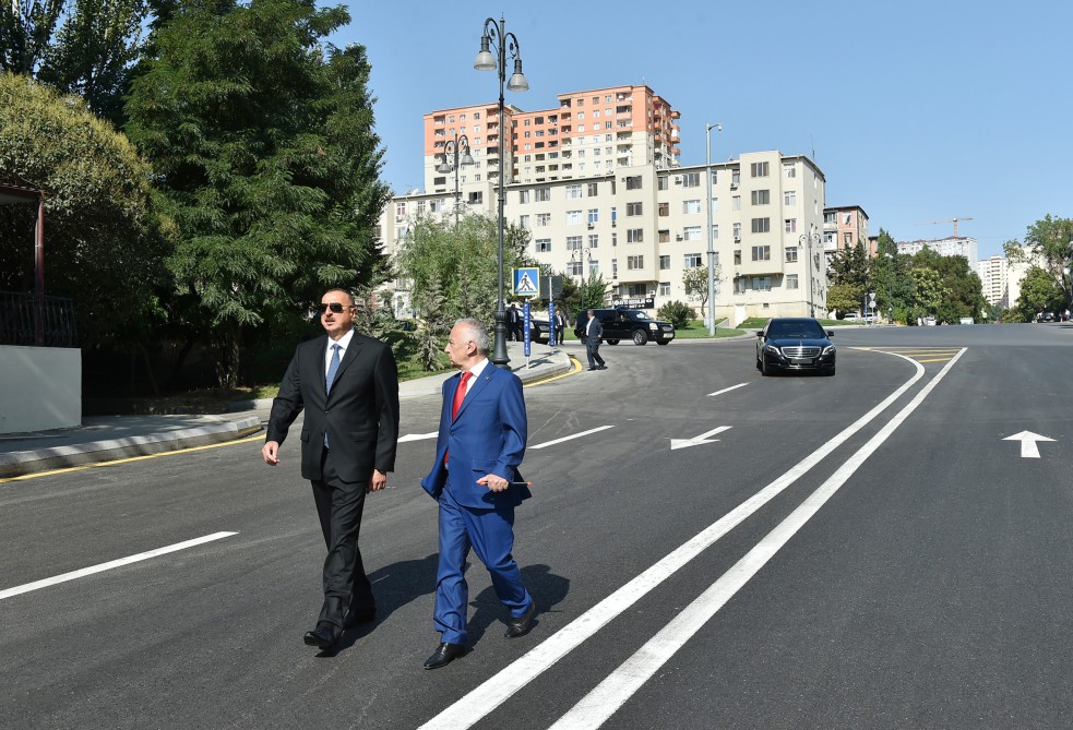 Prezident İlham Əliyev Bakının Pişəvəri, Cavadxan, Hüseyn Seyidzadə küçələrində aparılan abadlıq və yenidənqurma işlərindən sonrakı vəziyyətlə tanış olub (FOTO)