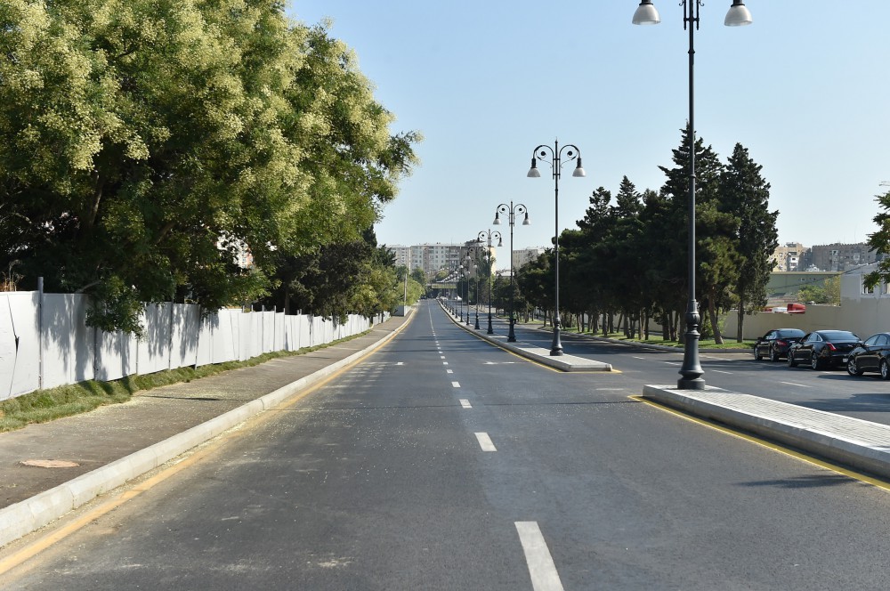 Prezident İlham Əliyev Bakının Pişəvəri, Cavadxan, Hüseyn Seyidzadə küçələrində aparılan abadlıq və yenidənqurma işlərindən sonrakı vəziyyətlə tanış olub (FOTO)