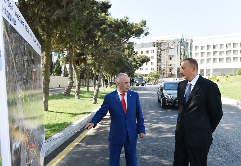 Prezident İlham Əliyev Bakının Pişəvəri, Cavadxan, Hüseyn Seyidzadə küçələrində aparılan abadlıq və yenidənqurma işlərindən sonrakı vəziyyətlə tanış olub (FOTO)