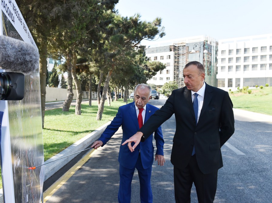Prezident İlham Əliyev Bakının Pişəvəri, Cavadxan, Hüseyn Seyidzadə küçələrində aparılan abadlıq və yenidənqurma işlərindən sonrakı vəziyyətlə tanış olub (FOTO)