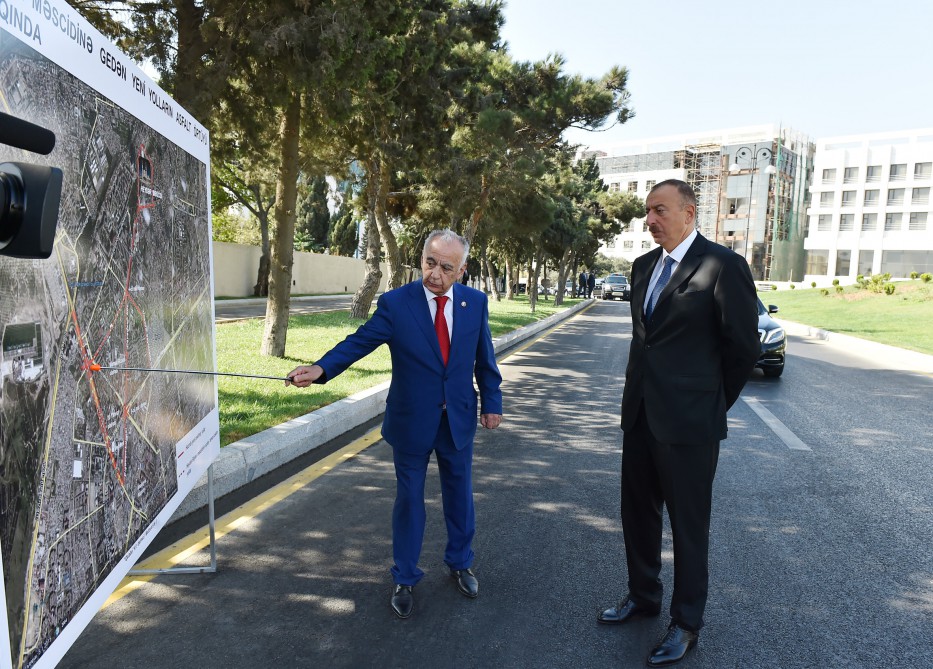 Prezident İlham Əliyev Bakının Pişəvəri, Cavadxan, Hüseyn Seyidzadə küçələrində aparılan abadlıq və yenidənqurma işlərindən sonrakı vəziyyətlə tanış olub (FOTO)