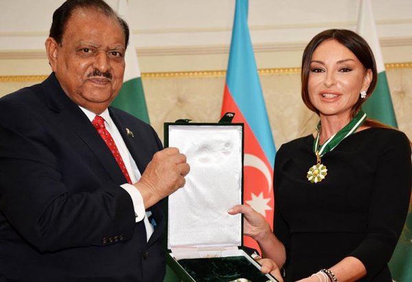 Pakistanın nüfuzlu qəzetində birinci xanım Mehriban Əliyeva haqqında məqalə dərc edilib