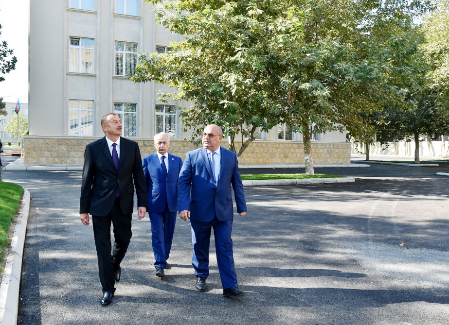 İlham Əliyev Fizika, Riyaziyyat və İnformatika Təmayüllü Liseyin yenidən qurulan binasında görülən işlərlə tanış olub (FOTO)