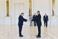 İlham Əliyev Belarusun yeni səfirinin etimadnaməsini qəbul edib (FOTO)