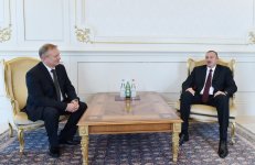 İlham Əliyev Belarusun yeni səfirinin etimadnaməsini qəbul edib (FOTO)
