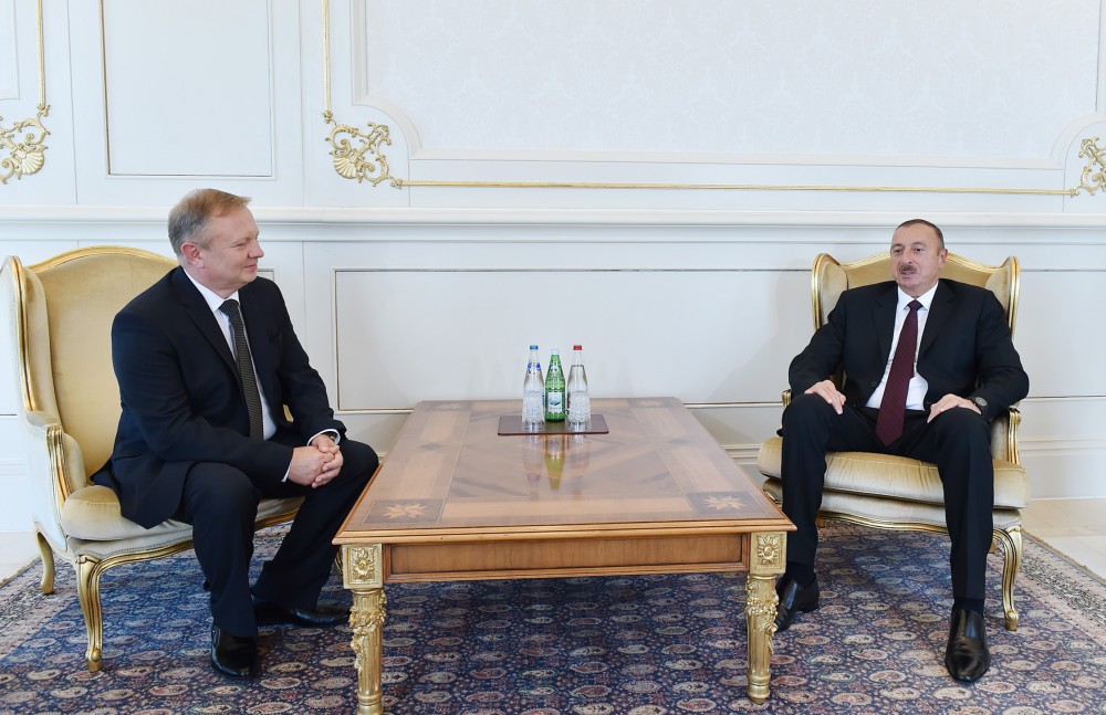 İlham Əliyev Belarusun yeni səfirinin etimadnaməsini qəbul edib (FOTO)