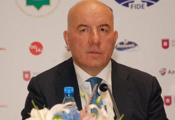 Elman Rüstəmov: Azərbaycanda 7-dək bank birləşə bilər
(ƏLAVƏ OLUNUB)