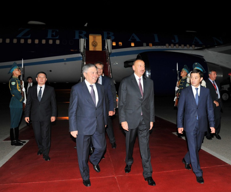 Azərbaycan Prezidenti İlham Əliyev Qazaxıstana işgüzar səfərə gəlib (FOTO)