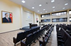 Prezident İlham Əliyev 5 nömrəli Bakı Peşə Liseyində aparılan yenidənqurma işlərindən sonrakı vəziyyətlə tanış olub (FOTO)