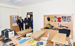 Prezident İlham Əliyev 5 nömrəli Bakı Peşə Liseyində aparılan yenidənqurma işlərindən sonrakı vəziyyətlə tanış olub (FOTO)