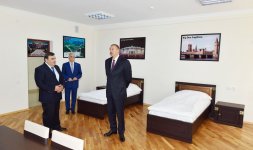 Prezident İlham Əliyev 5 nömrəli Bakı Peşə Liseyində aparılan yenidənqurma işlərindən sonrakı vəziyyətlə tanış olub (FOTO)