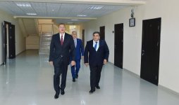Prezident İlham Əliyev 5 nömrəli Bakı Peşə Liseyində aparılan yenidənqurma işlərindən sonrakı vəziyyətlə tanış olub (FOTO)