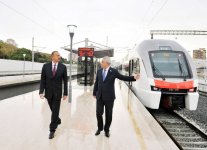 Prezident İlham Əliyev Bakı-Sumqayıt marşrutu ilə hərəkət edən ilk sərnişin qatarının yola salınması mərasimində iştirak edib (FOTO)