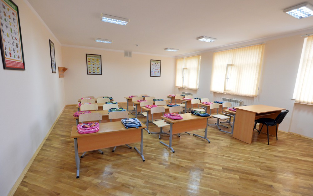 Prezident İlham Əliyev 264 nömrəli məktəb-liseydə yaradılan şəraitlə tanış olub (FOTO)