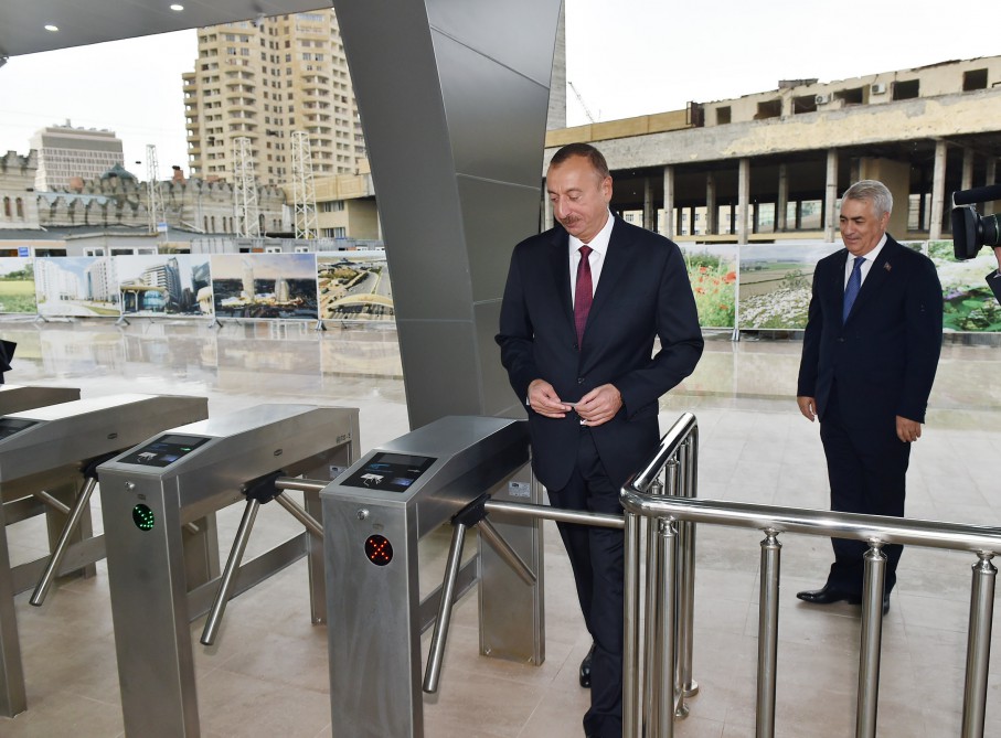Prezident İlham Əliyev Bakı-Sumqayıt marşrutu ilə hərəkət edən ilk sərnişin qatarının yola salınması mərasimində iştirak edib (FOTO)