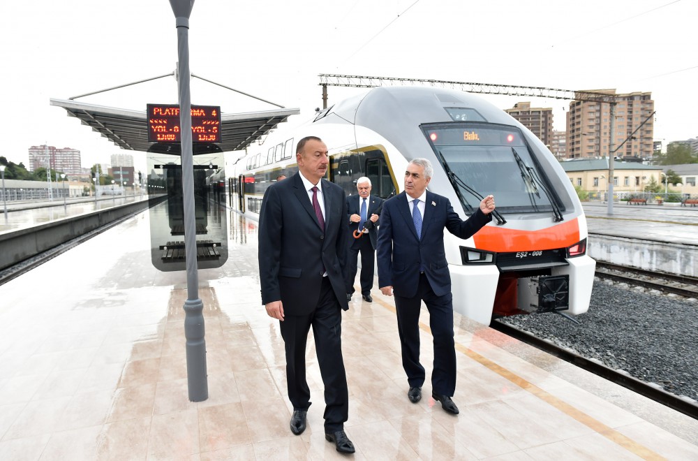 Prezident İlham Əliyev Bakı-Sumqayıt marşrutu ilə hərəkət edən ilk sərnişin qatarının yola salınması mərasimində iştirak edib (FOTO)