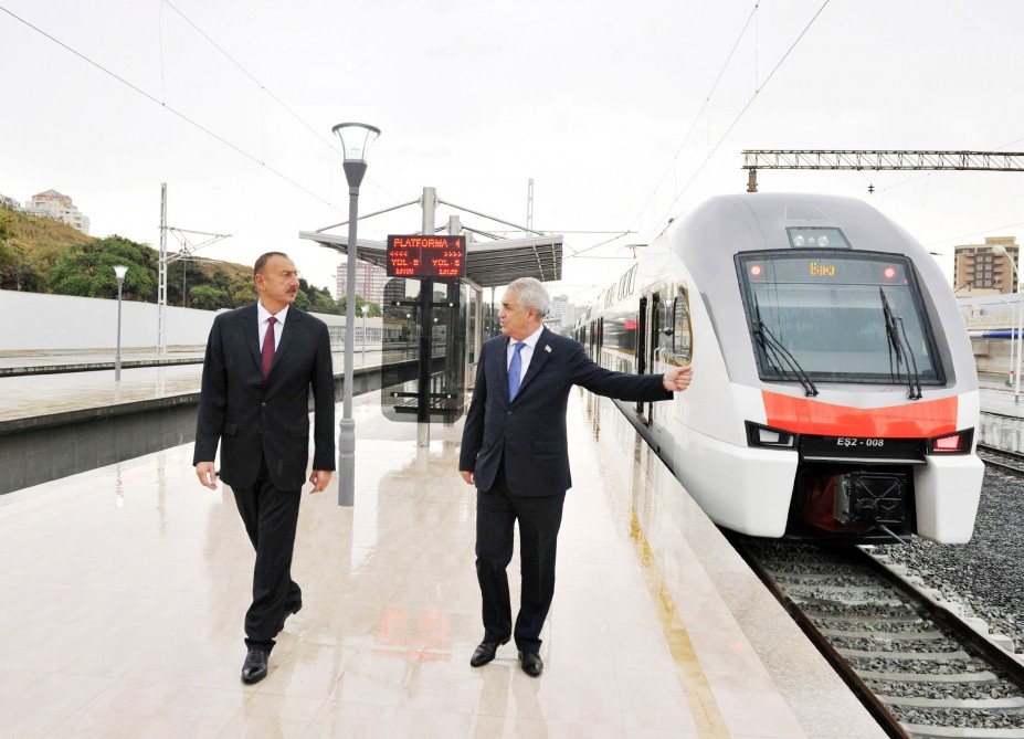 Prezident İlham Əliyev Bakı-Sumqayıt marşrutu ilə hərəkət edən ilk sərnişin qatarının yola salınması mərasimində iştirak edib (FOTO)
