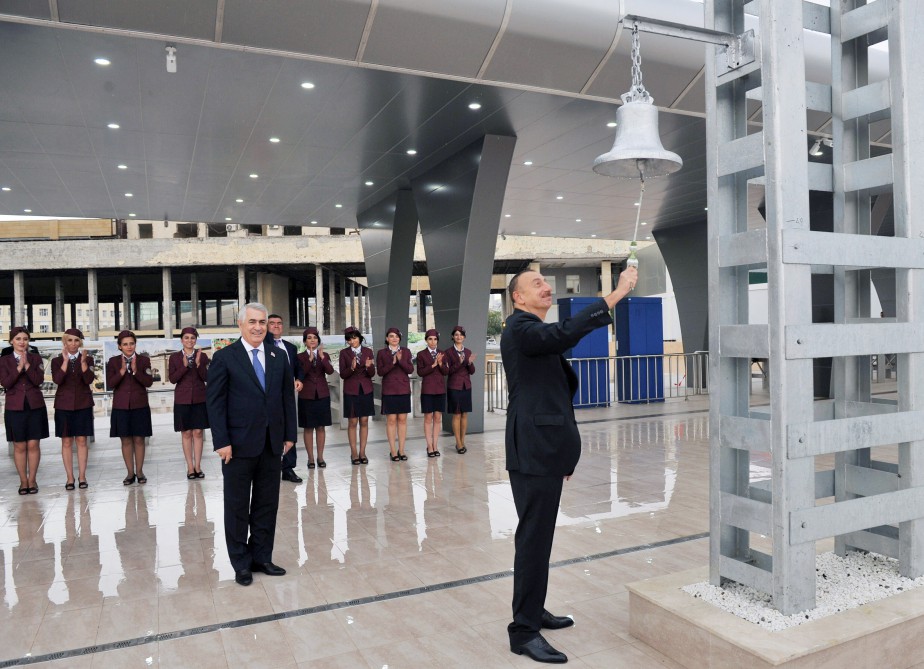 Prezident İlham Əliyev Bakı-Sumqayıt marşrutu ilə hərəkət edən ilk sərnişin qatarının yola salınması mərasimində iştirak edib (FOTO)