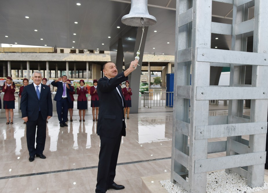 Prezident İlham Əliyev Bakı-Sumqayıt marşrutu ilə hərəkət edən ilk sərnişin qatarının yola salınması mərasimində iştirak edib (FOTO)