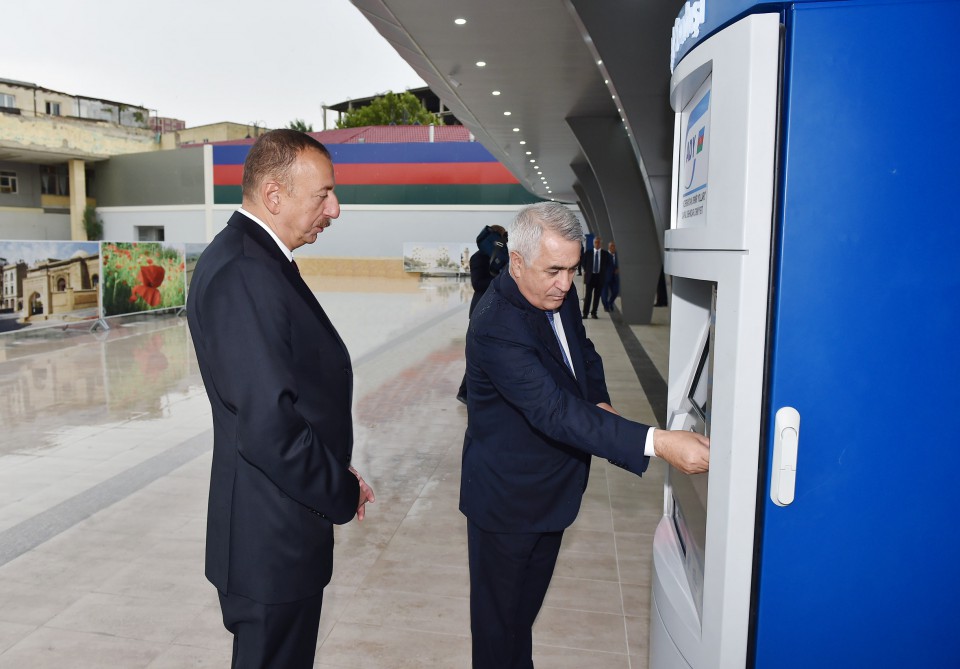 Prezident İlham Əliyev Bakı-Sumqayıt marşrutu ilə hərəkət edən ilk sərnişin qatarının yola salınması mərasimində iştirak edib (FOTO)
