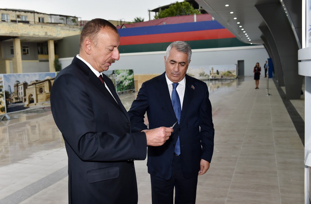 Prezident İlham Əliyev Bakı-Sumqayıt marşrutu ilə hərəkət edən ilk sərnişin qatarının yola salınması mərasimində iştirak edib (FOTO)