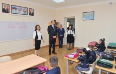 İlham Əliyev 148 nömrəli tam orta məktəbdə yenidənqurma işlərindən sonra yaradılan şəraitlə tanış olub (FOTO)