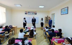 İlham Əliyev 148 nömrəli tam orta məktəbdə yenidənqurma işlərindən sonra yaradılan şəraitlə tanış olub (FOTO)