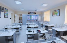 İlham Əliyev 148 nömrəli tam orta məktəbdə yenidənqurma işlərindən sonra yaradılan şəraitlə tanış olub (FOTO)