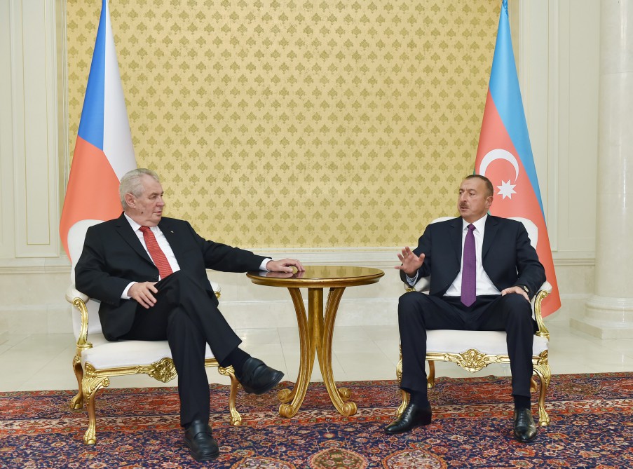 İlham Əliyev və Miloş Zemanın təkbətək görüşü olub
