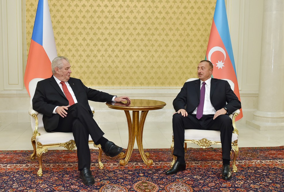 İlham Əliyev və Miloş Zemanın təkbətək görüşü olub