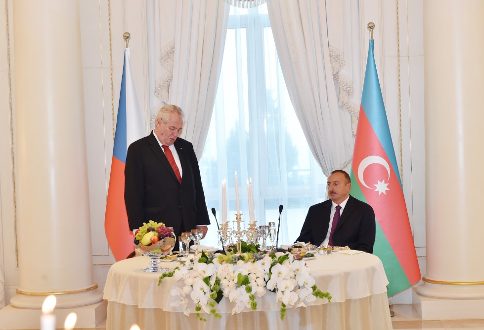 İlham Əliyevin adından Çexiya Prezidenti Miloş Zemanın şərəfinə rəsmi ziyafət verilib (FOTO)