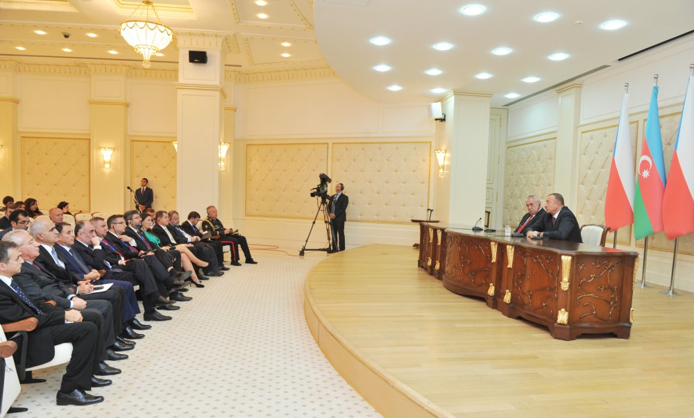 Prezident İlham Əliyev: "Mənim üçün Avropa Parlamentinin qətnaməsi kağız parçasından artıq deyil" (ƏLAVƏ OLUNUB)
