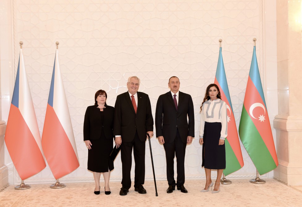 Çex Respublikası Prezidentinin rəsmi qarşılanma mərasimi olub (FOTO)