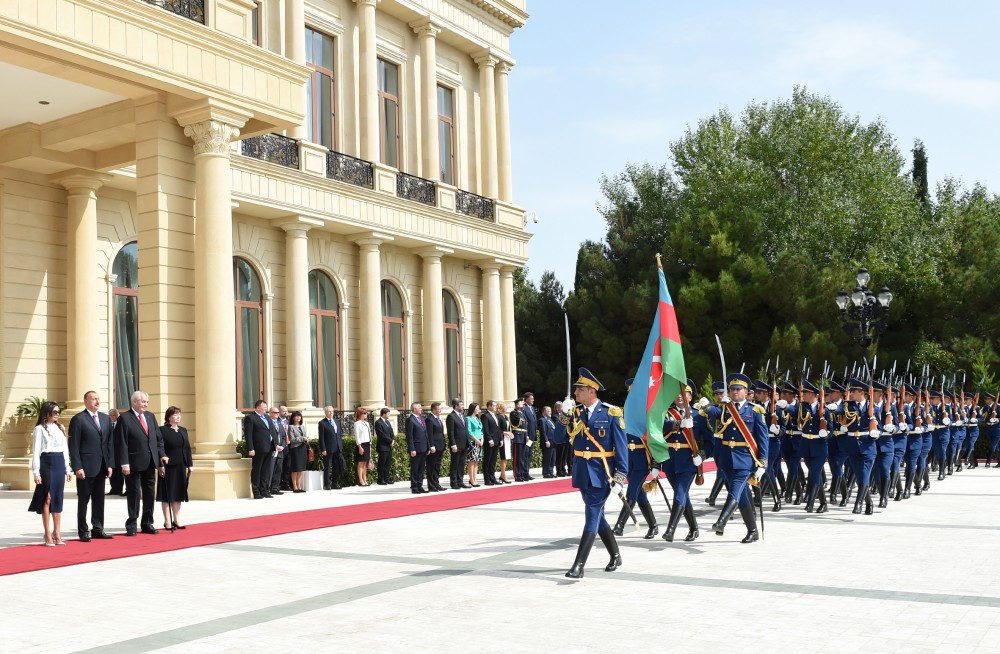 Çex Respublikası Prezidentinin rəsmi qarşılanma mərasimi olub (FOTO)