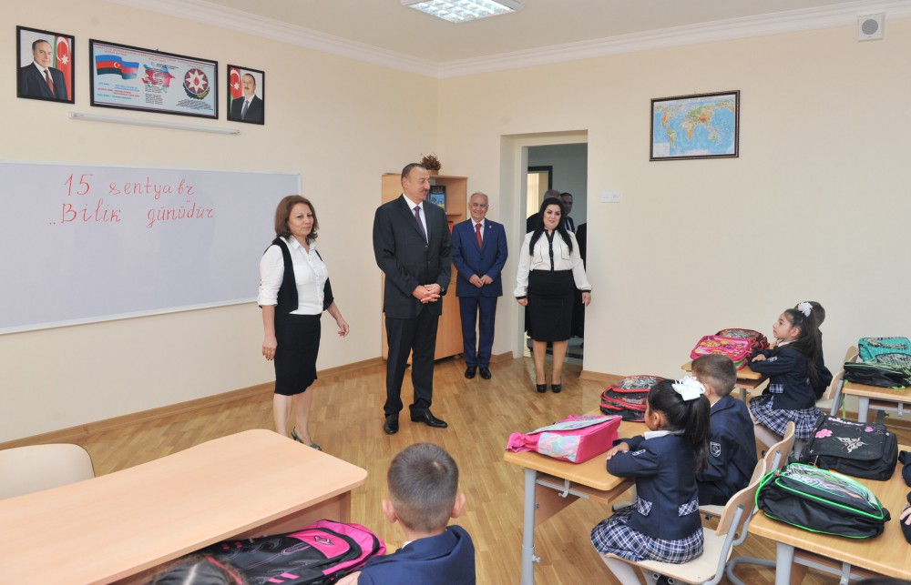 İlham Əliyev 148 nömrəli tam orta məktəbdə yenidənqurma işlərindən sonra yaradılan şəraitlə tanış olub (FOTO)