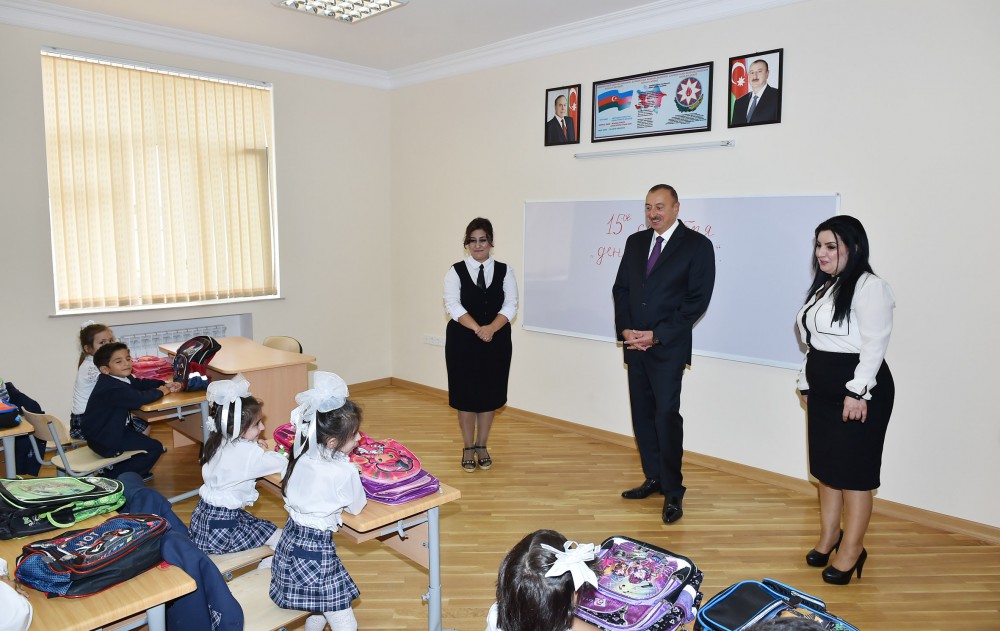 İlham Əliyev 148 nömrəli tam orta məktəbdə yenidənqurma işlərindən sonra yaradılan şəraitlə tanış olub (FOTO)