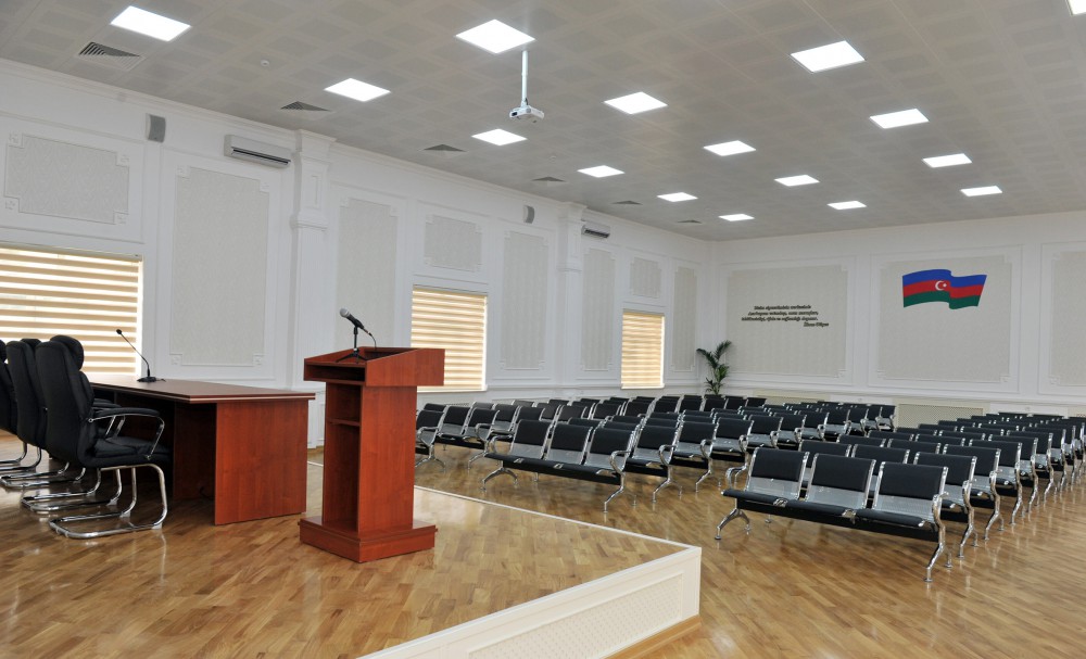 İlham Əliyev 148 nömrəli tam orta məktəbdə yenidənqurma işlərindən sonra yaradılan şəraitlə tanış olub (FOTO)