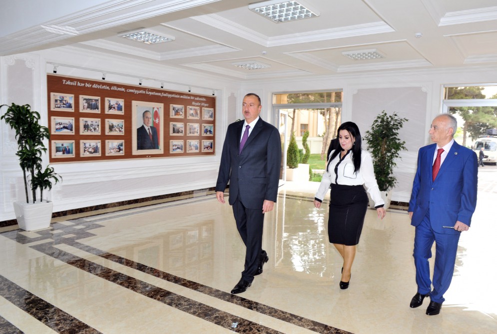 İlham Əliyev 148 nömrəli tam orta məktəbdə yenidənqurma işlərindən sonra yaradılan şəraitlə tanış olub (FOTO)