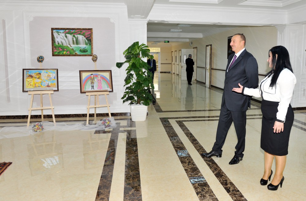 İlham Əliyev 148 nömrəli tam orta məktəbdə yenidənqurma işlərindən sonra yaradılan şəraitlə tanış olub (FOTO)