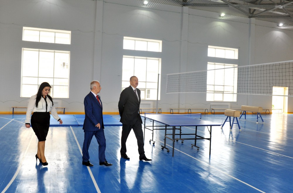 İlham Əliyev 148 nömrəli tam orta məktəbdə yenidənqurma işlərindən sonra yaradılan şəraitlə tanış olub (FOTO)