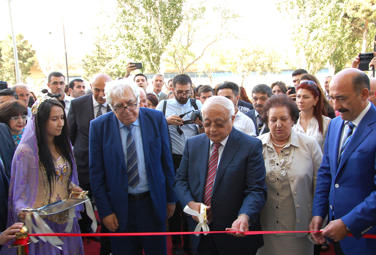 IV Bakı Beynəlxalq Kitab Sərgi-Yarmarkasının açılışı olub (FOTO)