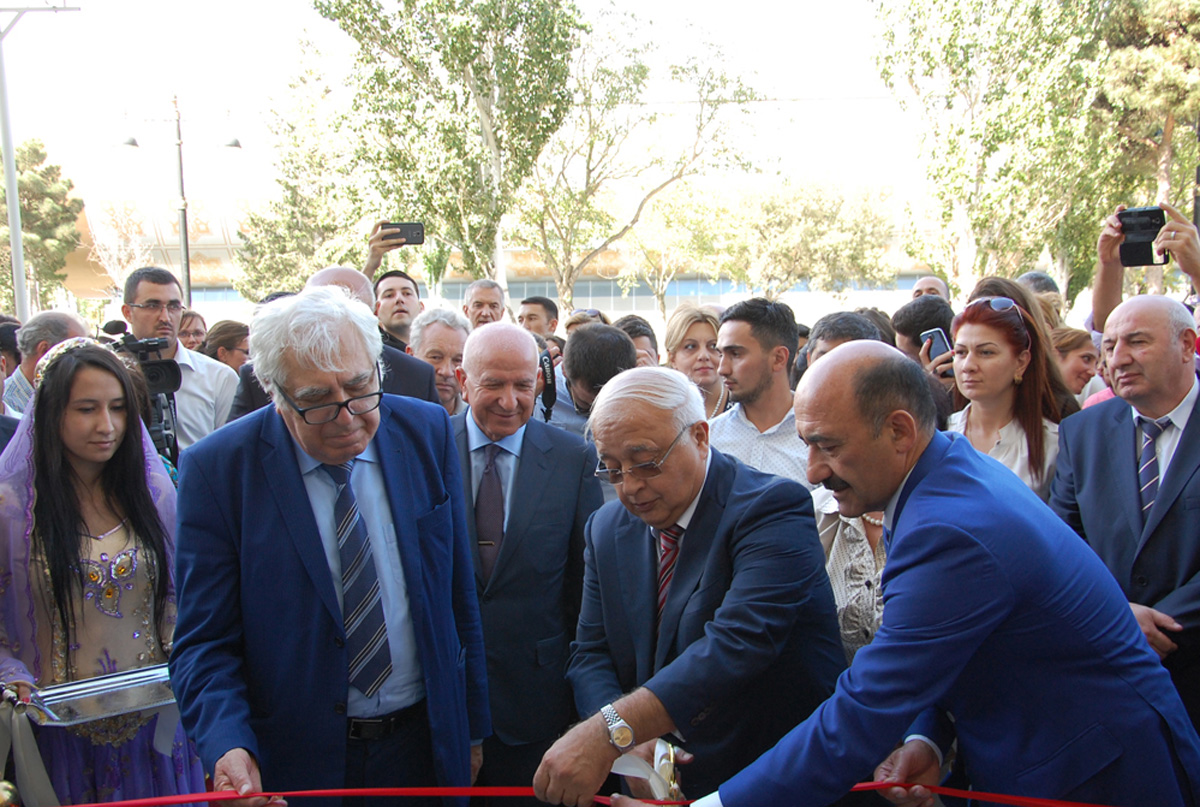 IV Bakı Beynəlxalq Kitab Sərgi-Yarmarkasının açılışı olub (FOTO)