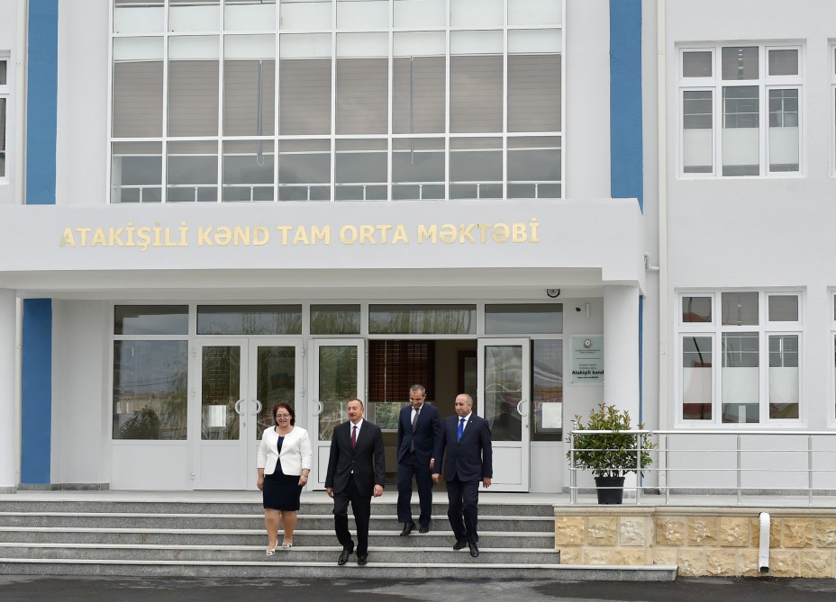 Prezident İlham Əliyev Kürdəmirin Atakişili kəndində tam orta məktəb binasının açılışında iştirak edib (FOTO)