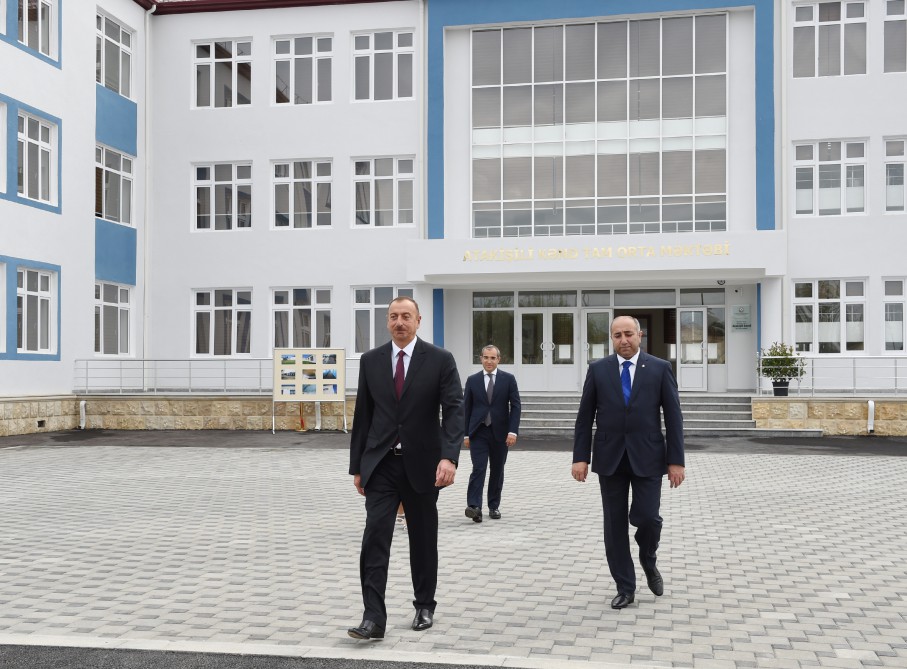 Prezident İlham Əliyev Kürdəmirin Atakişili kəndində tam orta məktəb binasının açılışında iştirak edib (FOTO)