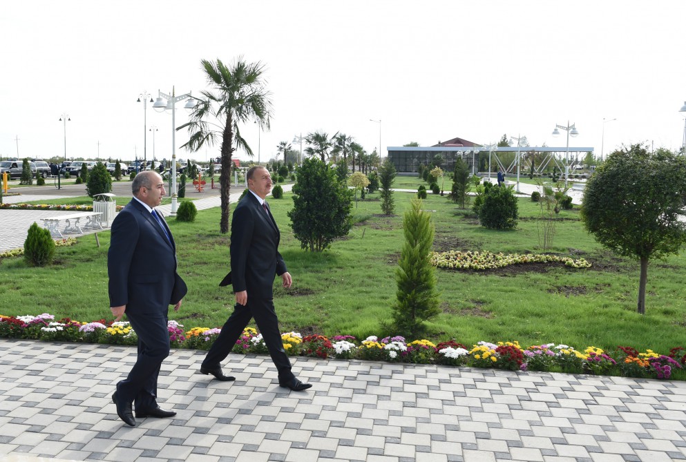 Prezident İlham Əliyev Kürdəmirdə Bayraq Meydanının açılışında iştirak edib (FOTO)