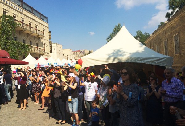 Bakıda "Avropa şəhərciyi" açıldı (FOTO)